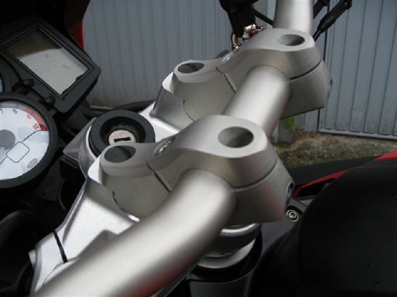 Rohrlenkeradapter und Lenkererhöhung mit Versatz 50mm höher ABE für BMW F800R ab Bj. 2015