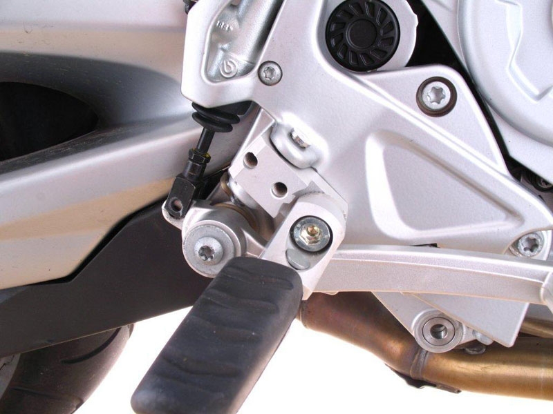 Fußrastentieferlegung Fahrer verstellbar 40mm tiefer ABE für BMW F800ST / F800GT