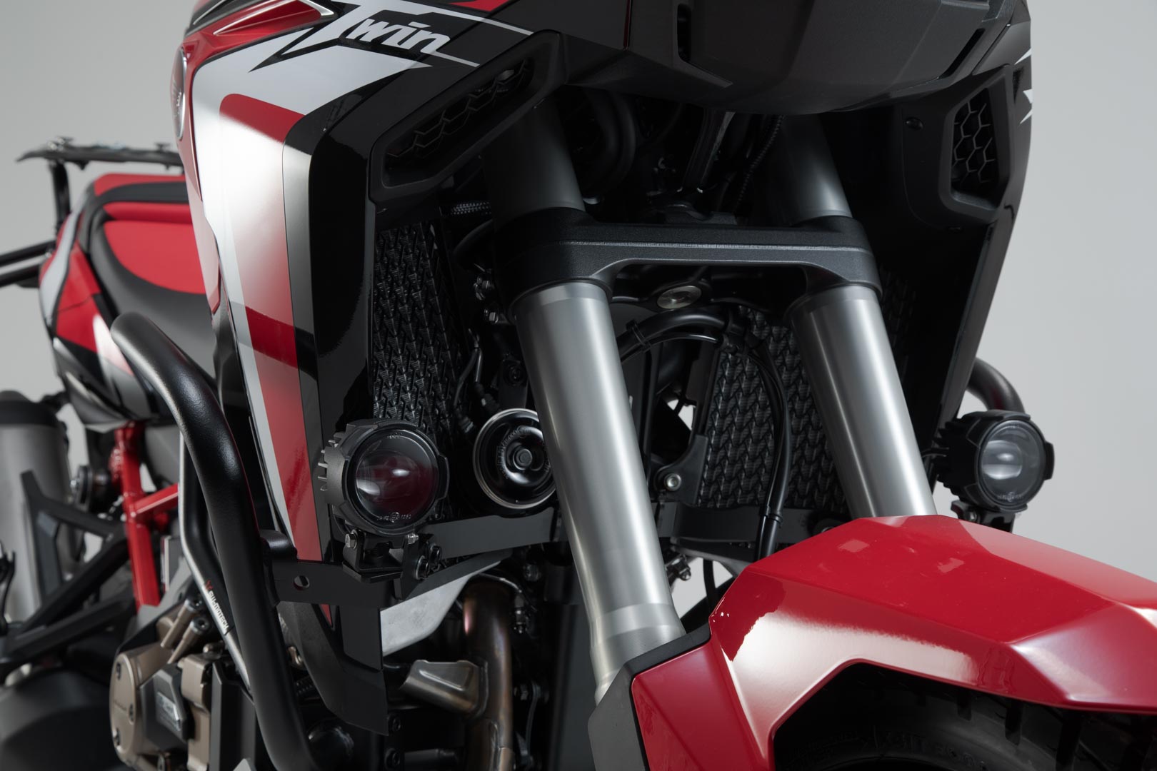 SW-Motech Halter für Zusatzscheinwerfer auf Sturzbügel Schwarz für Honda CRF1000L (15-)