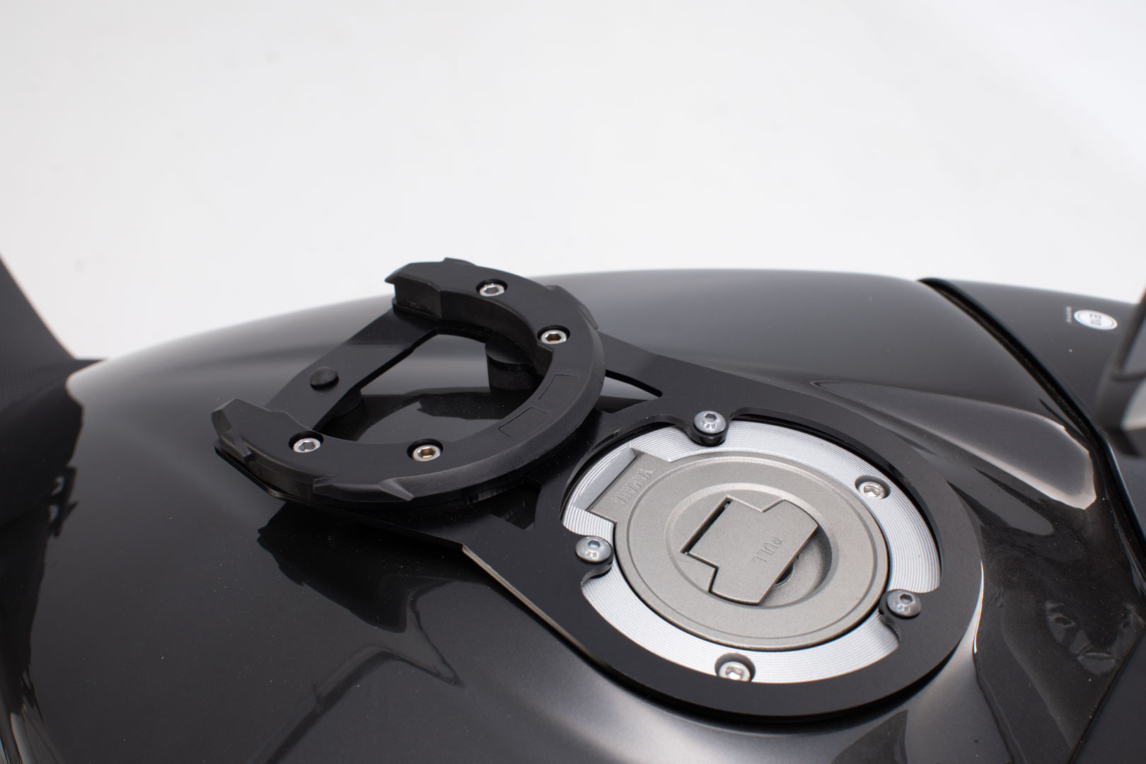 SW-Motech EVO Tankring Schwarz für Yamaha Niken (18-)